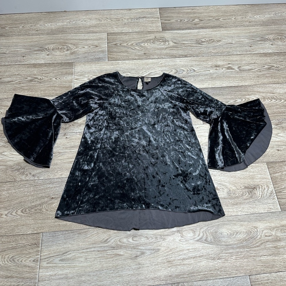 CUPIO Crushed Velvet Grey Bell Sleeve Blouse Vamp Size M Goth Witchy Velour A303